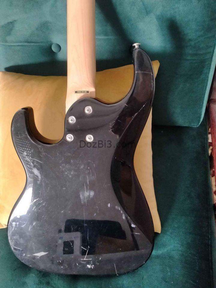 Guitare basse Corsair signé Greg Benett
