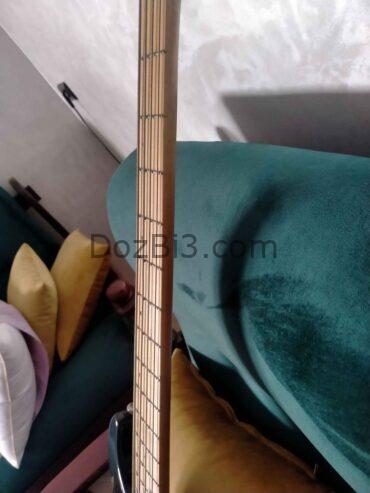 Guitare basse Corsair signé Greg Benett