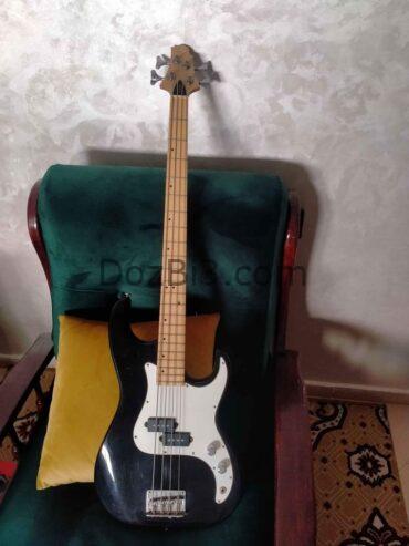 Guitare basse Corsair signé Greg Benett