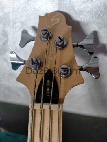 Guitare basse Corsair signé Greg Benett