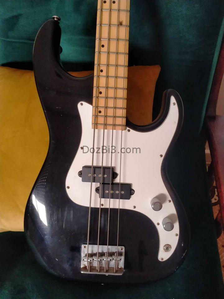 Guitare basse Corsair signé Greg Benett