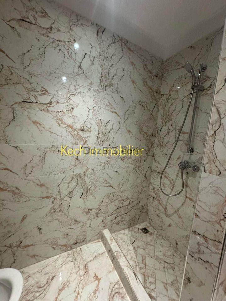 Appartement 2 chambres vide avec piscine