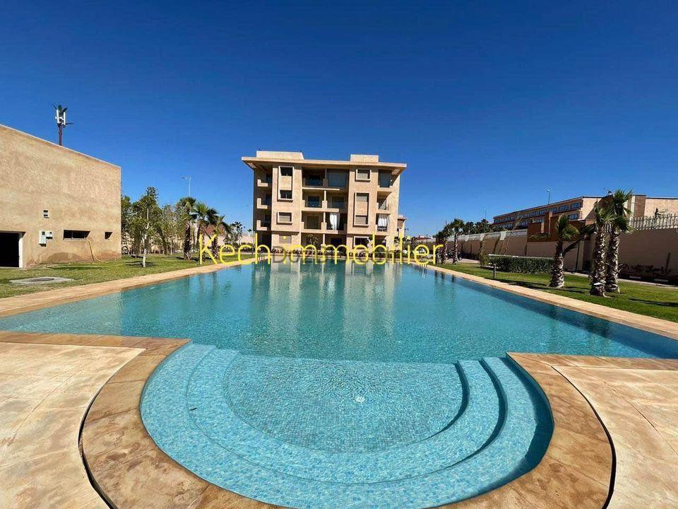 Appartement 2 chambres vide avec piscine