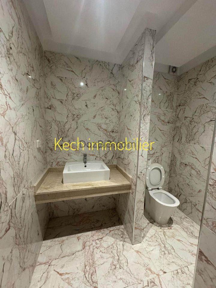 Appartement 2 chambres vide avec piscine