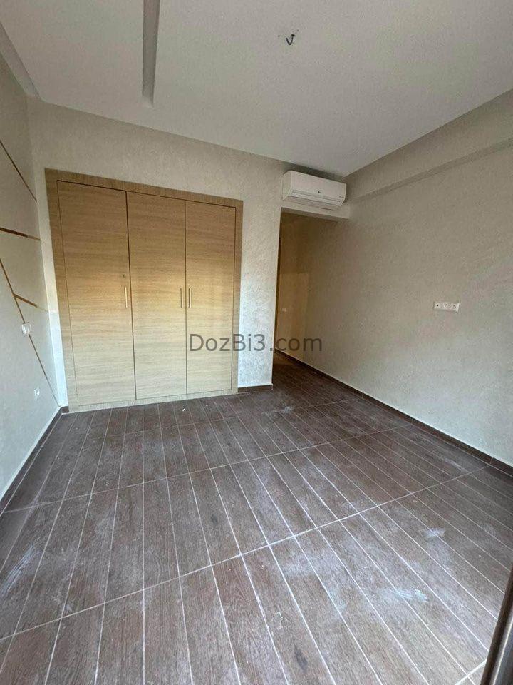 Appartement 2 chambres vide avec piscine