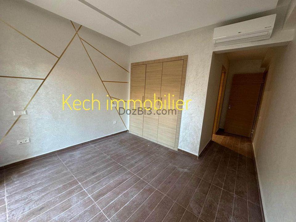 Appartement 2 chambres vide avec piscine