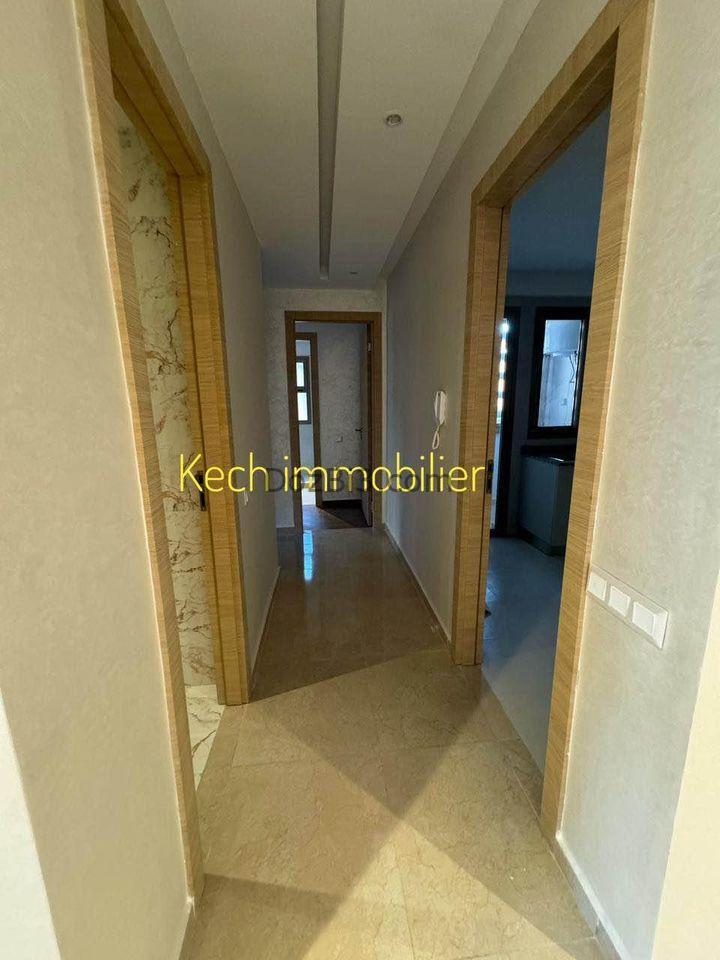 Appartement 2 chambres vide avec piscine
