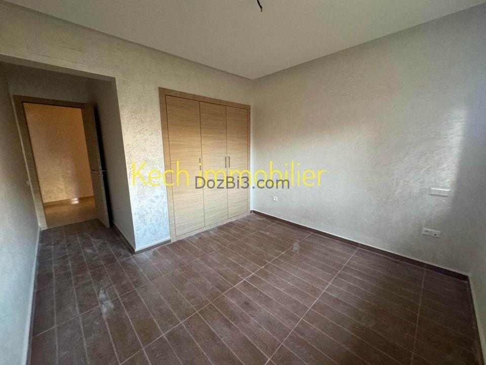 Appartement 2 chambres vide avec piscine