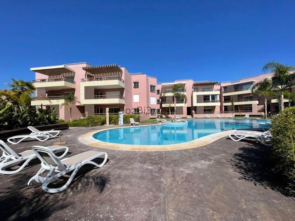 Joli appartement 2 chambres vide avec piscine