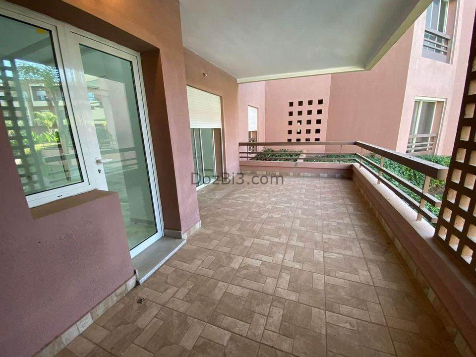 Joli appartement 2 chambres vide avec piscine