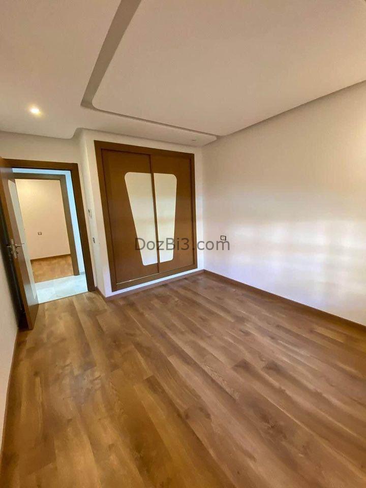 Joli appartement 2 chambres vide avec piscine