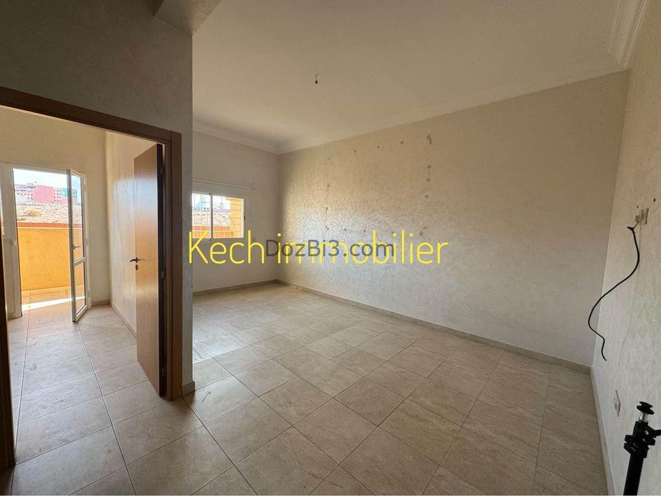 APPARTEMENT NON MEUBLE À LOUER