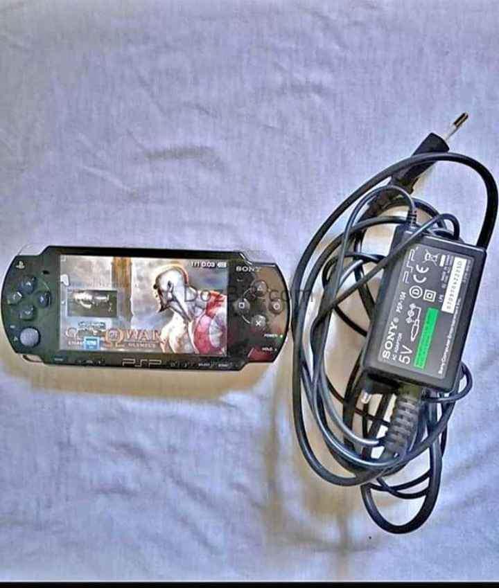 PSP مع جميع الاكسسوارات