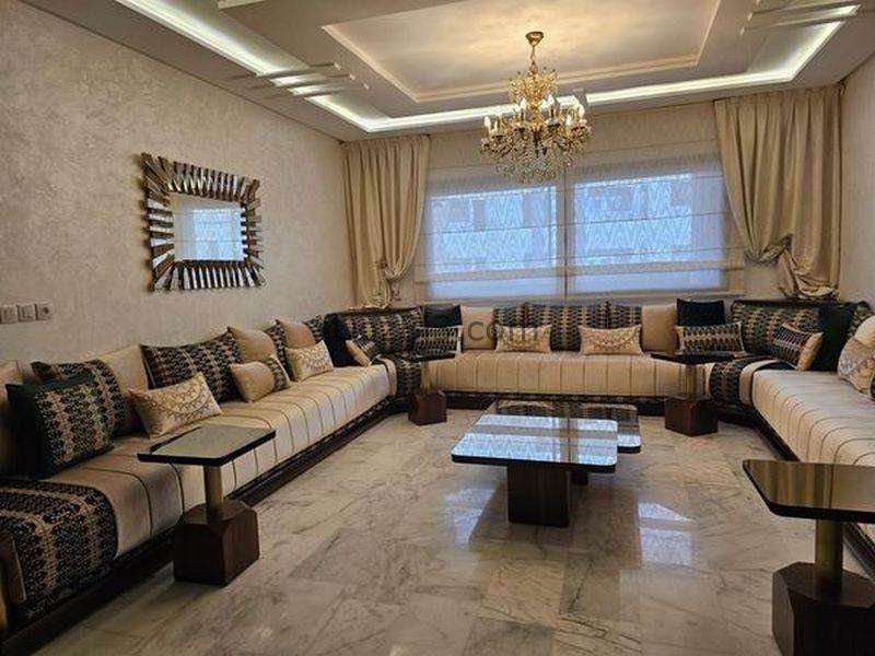 شقة بواجهتين بالطابق الثاني للبيع