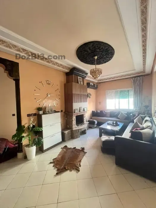شقة للبيع طريق عين شقف