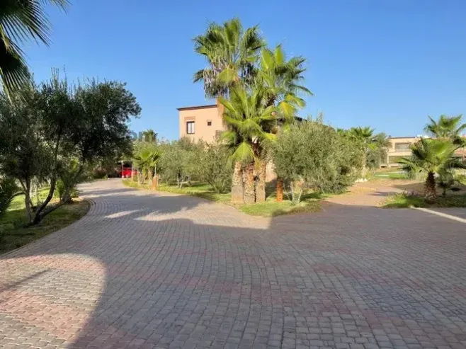 JOLI VILLA À LOUER MEUBLÉ À MARRAKECH