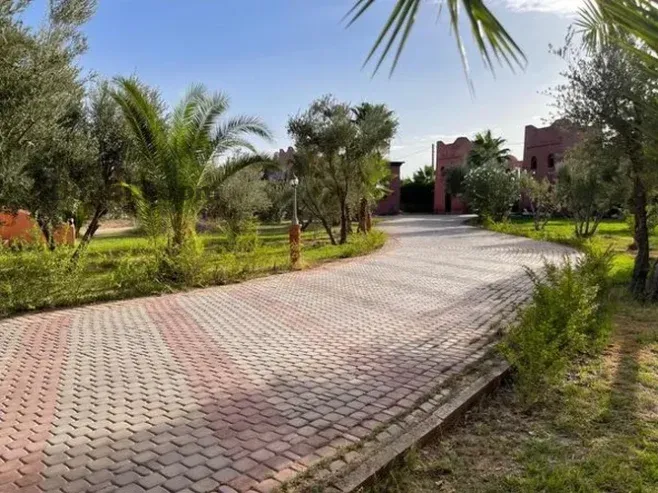 JOLI VILLA À LOUER MEUBLÉ À MARRAKECH