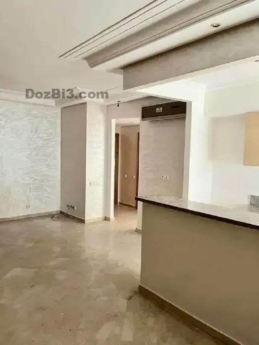 Studio vide moderne à louer
