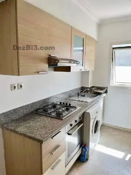 Studio vide moderne à louer