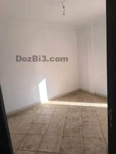 شقة للبيع تطل على الشارع في مبروكة