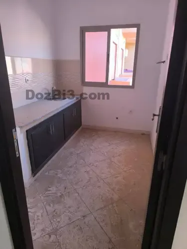 شقة للبيع تطل على الشارع في مبروكة