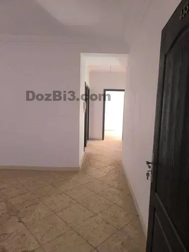 شقة للبيع تطل على الشارع في مبروكة