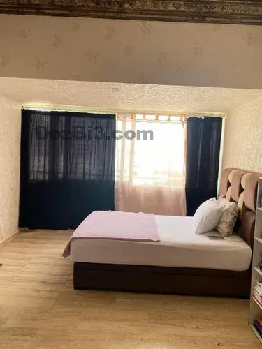 Chambre meublée pour une fille