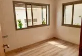 Studio Vide Moderne à louer à Belvédère