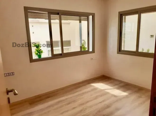 Studio Vide Moderne à louer à Belvédère