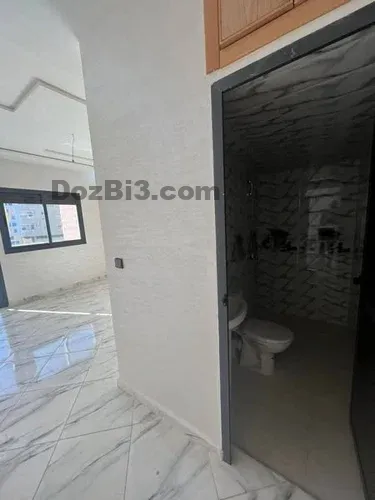 شقة للبيع بواجهتين عين الشقف