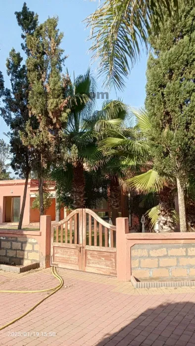 فيلا ومزرعة فاخرة بالقرب من أحد السوالم