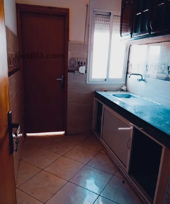شقة للكراء ساكنية قرب مشواة الغرب