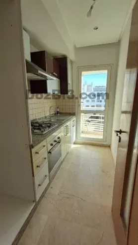 Appartement vide a louer Bd Socrate Maarif
