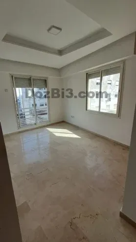 Appartement vide a louer Bd Socrate Maarif