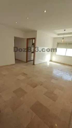 Appartement vide a louer Bd Socrate Maarif