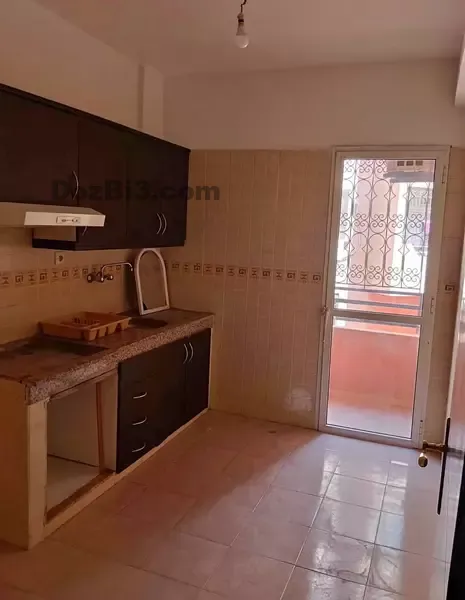 appartement vide à louer mabrouka