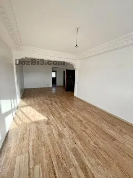 Appartement vide ensoleillé à louer Boulevard Biranzarane