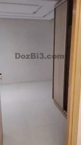 Appartement vide à louer El Menzeh