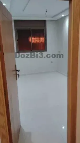 Appartement vide à louer El Menzeh