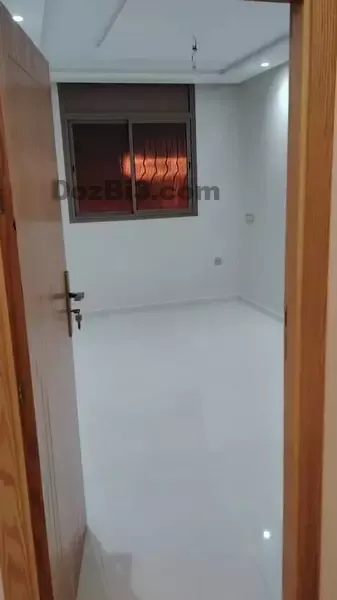 Appartement vide à louer El Menzeh