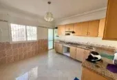 Appartement vide ensoleillé à louer Boulevard Biranzarane