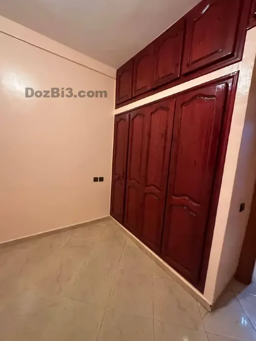 Appartement vide à louer quartier Al Wifaq