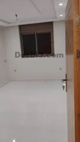 Appartement vide à louer El Menzeh