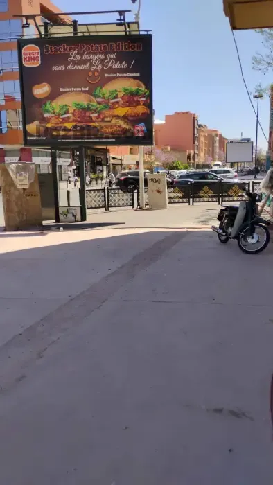 Magasin d’angle sur le boulevard Abdelkrim El Khattabi