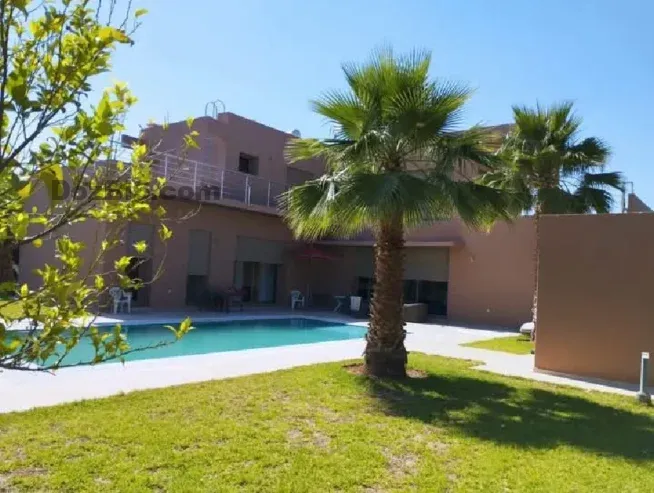 Villa moderne avec piscine privée à louer Route de fes
