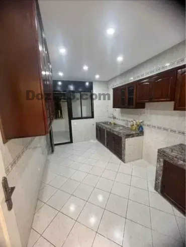 Appartement vide à louer au centre-ville (près de la mosquée Iberia)