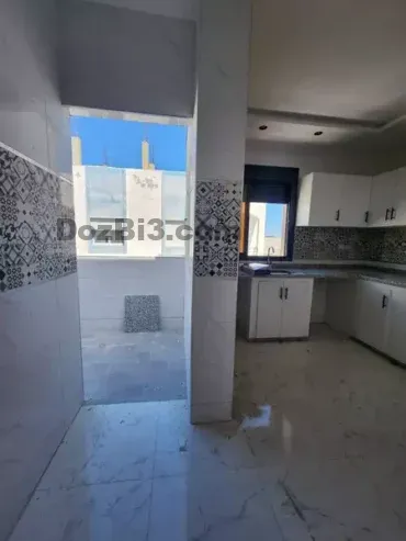 Appartement à vendre près AL BAYT AL AATIQ sur la rue principale