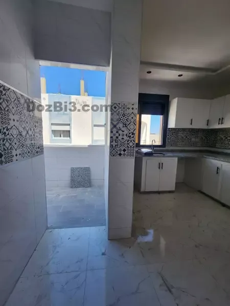 Appartement à vendre près AL BAYT AL AATIQ sur la rue principale
