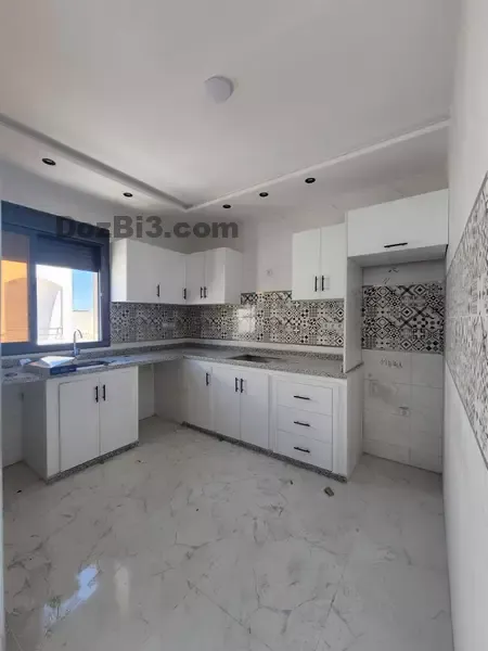 Appartement à vendre près AL BAYT AL AATIQ sur la rue principale