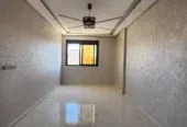 Appartement à vendre près AL BAYT AL AATIQ sur la rue principale